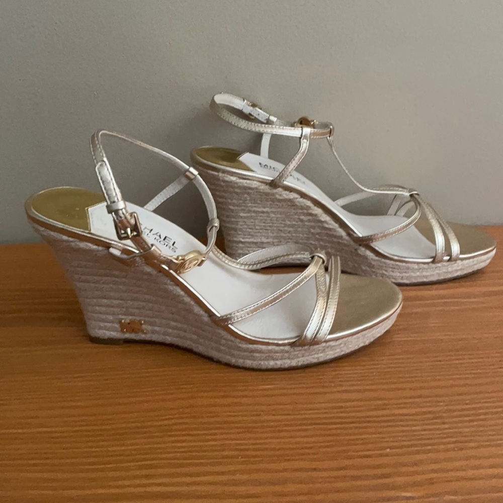 Michael Kors women’s Kami T-Strap sandal size 9